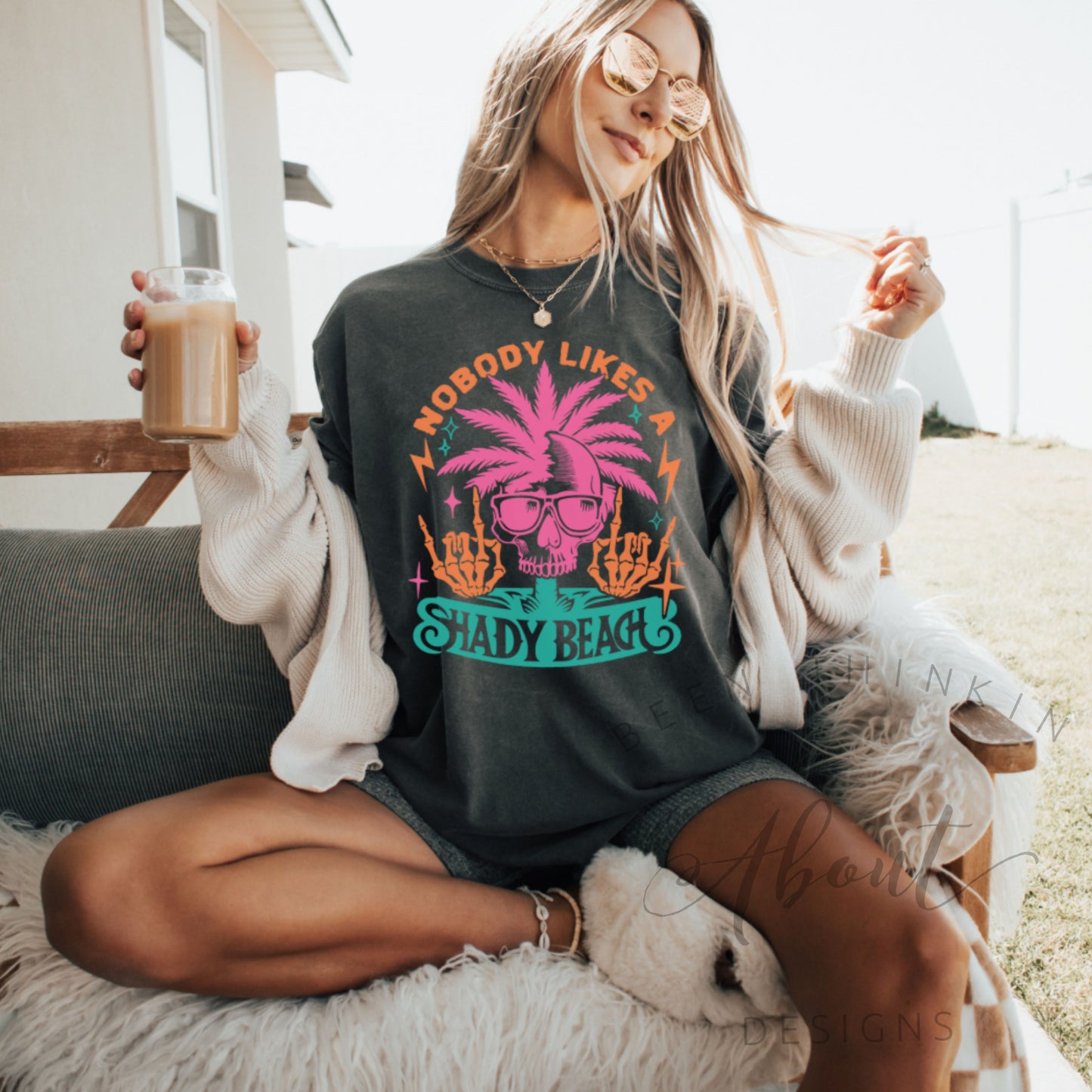 NOBODY LIKES A SHADY BEACH OVERSIZED GRAPHIC TEE PEPPER