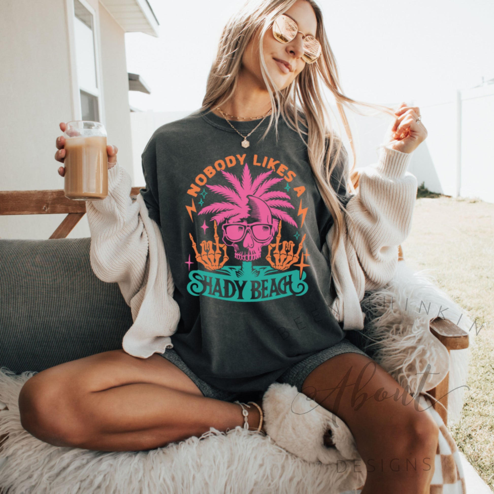 NOBODY LIKES A SHADY BEACH OVERSIZED GRAPHIC TEE PEPPER