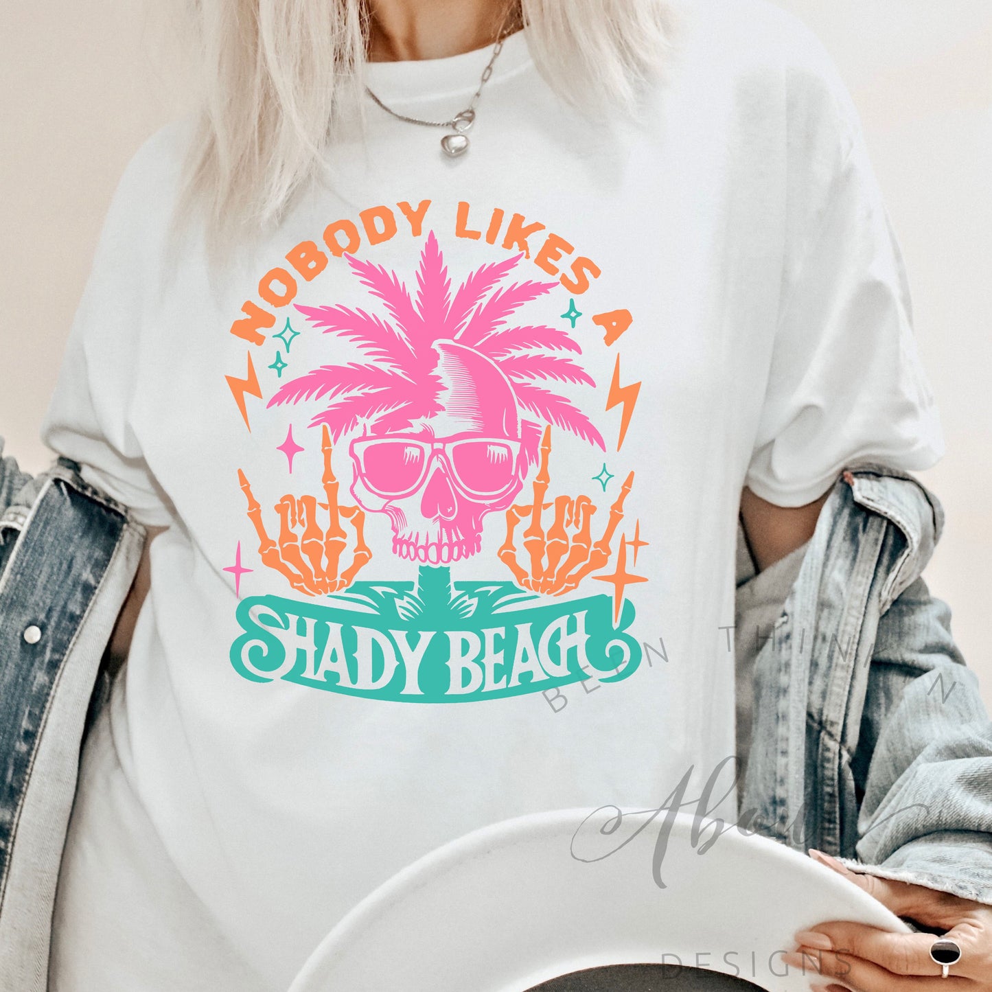 NOBODY LIKES A SHADY BEACH OVERSIZED GRAPHIC TEE white